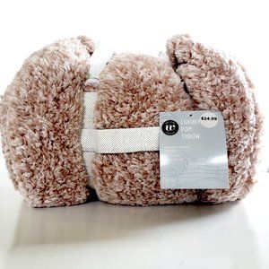 Wayland Square Luxury Pom Throw
